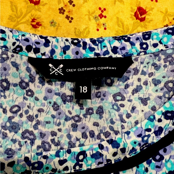 Sleeveless floral top with ribbon trim, from England - Picture 9 of 9